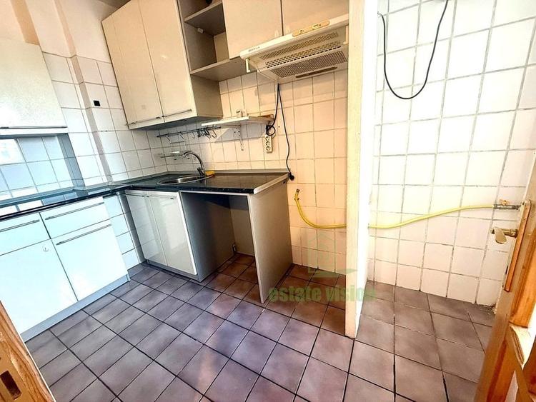 Apartament cu 3 camere semidecomandat în Moșilor