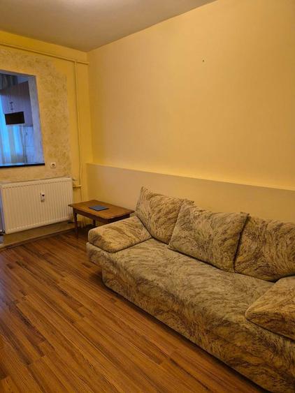 Garsonieră decomandată în Central