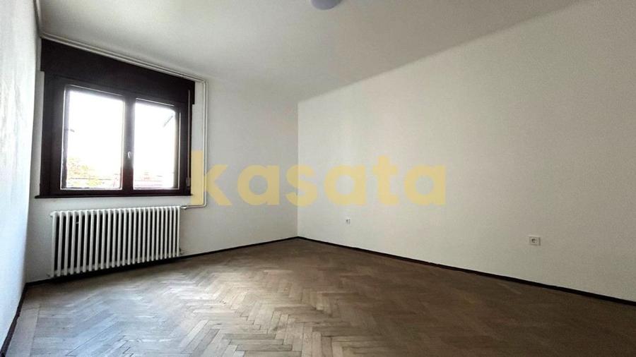 Apartament cu 4 camere circular în Banu Manta