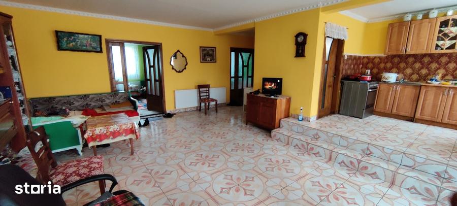 Casă cu 5 camere cu Teren 2000 Mp în Central