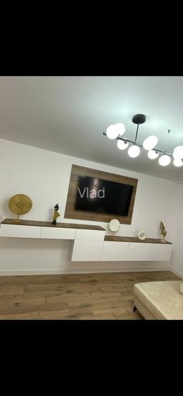 Vand apart. 3 camere-zona industriala
