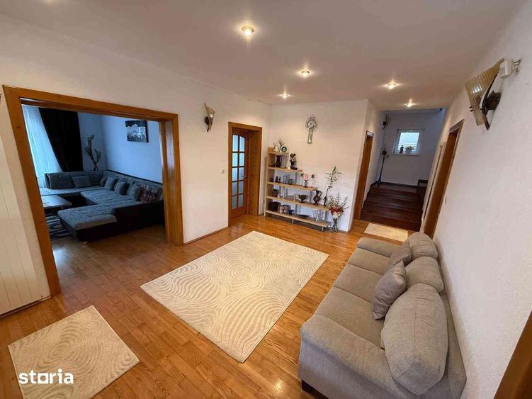 Casă cu 8 camere cu Teren 1400 Mp în Ultracentral