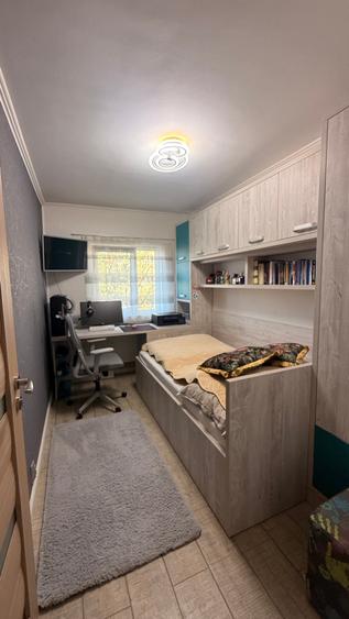 Apartament cu 3 camere decomandat în Hotvon
