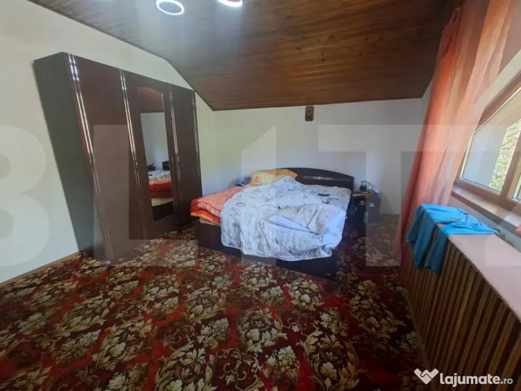 Casă cu 8 camere cu Teren 4500 Mp în Vâlcele
