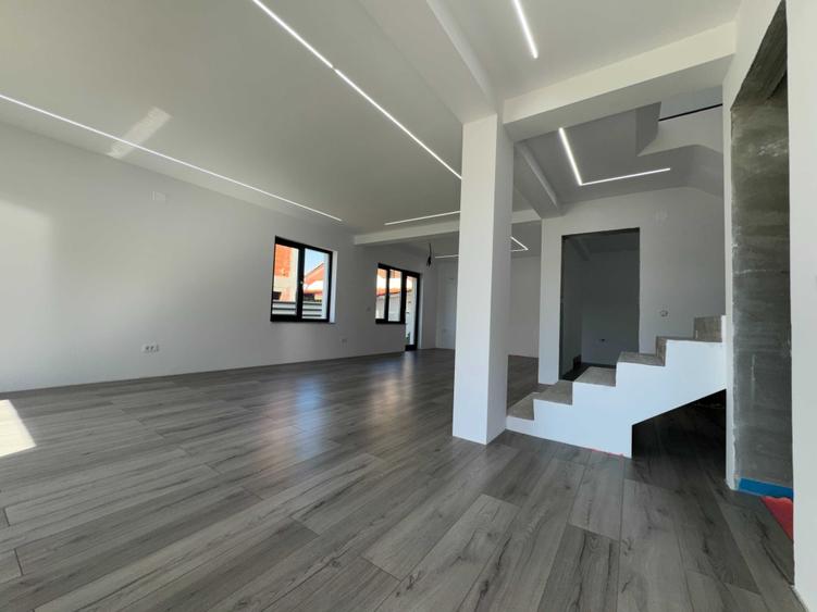 Casă cu 4 camere cu Teren 175 Mp în Bariera Vâlcii
