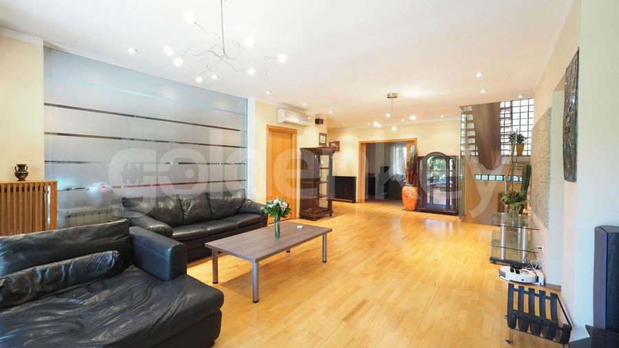 Duplex cu 6 camere cu Piscina în Iancu Nicolae