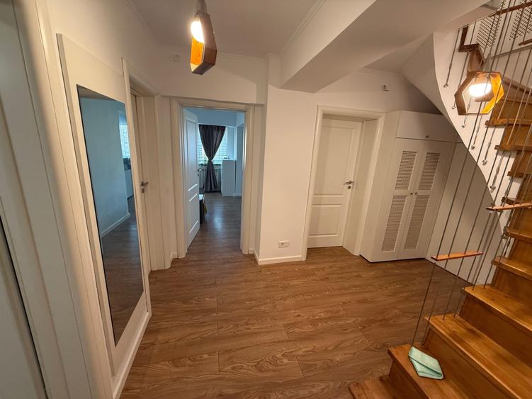 Casă cu 4 camere în Exterior Vest
