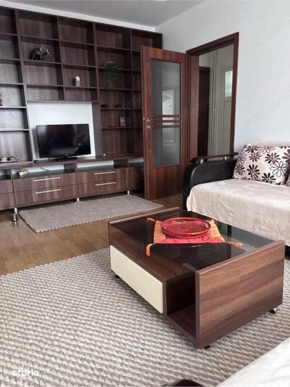 Apartament cu 3 camere semidecomandat, mobilat în Dristor