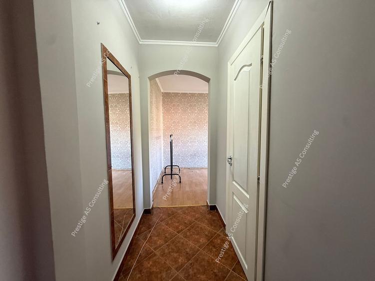 Apartament cu 3 camere semidecomandat în Șagului