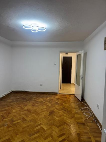Apartament cu 2 camere decomandat în Crâng