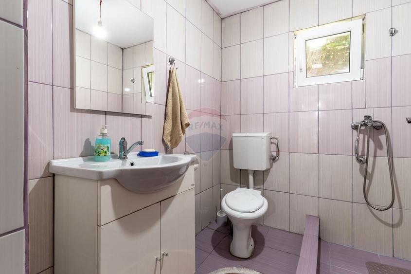Casă individuală cu 7 camere cu Teren 500 Mp în Măguri-Răcătău