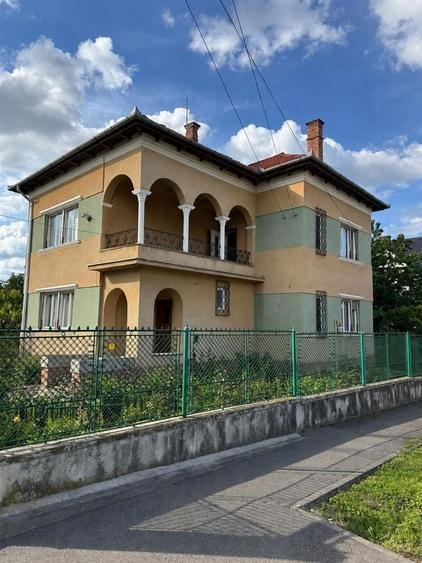 Casă individuală cu 5 camere cu Canalizare în Andrei Mureșanu