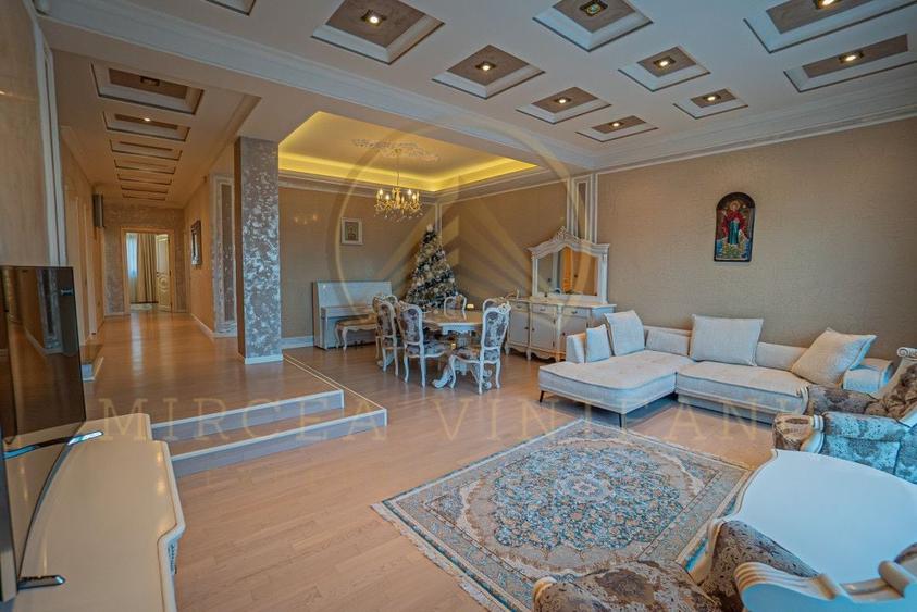 Casă individuală cu 10 camere cu Canalizare în Palazu Mare