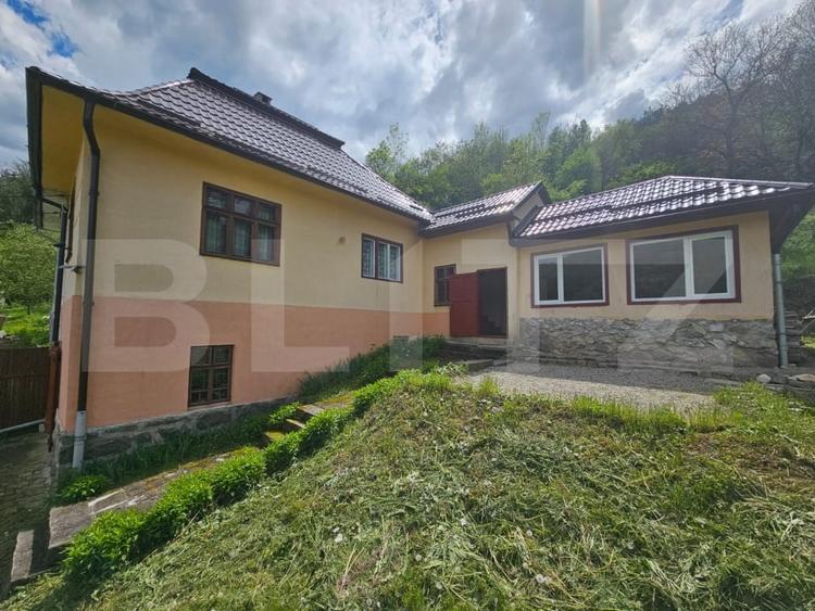 Casă individuală cu 5 camere cu Teren 4400 Mp în Ocoliș