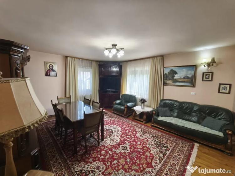 Casă cu 5 camere cu Teren 1500 Mp în Central