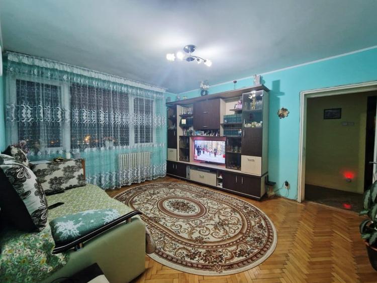 Apartament cu 3 camere semidecomandat, mobilat în Bucur Obor