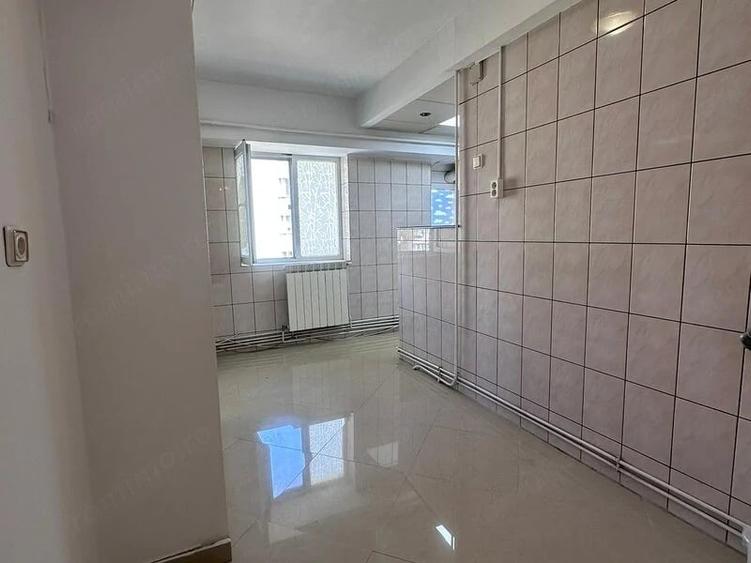 Apartament cu 4 camere decomandat în Decebal