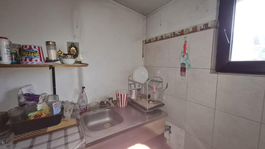 Casă individuală cu 5 camere cu Canalizare în Central