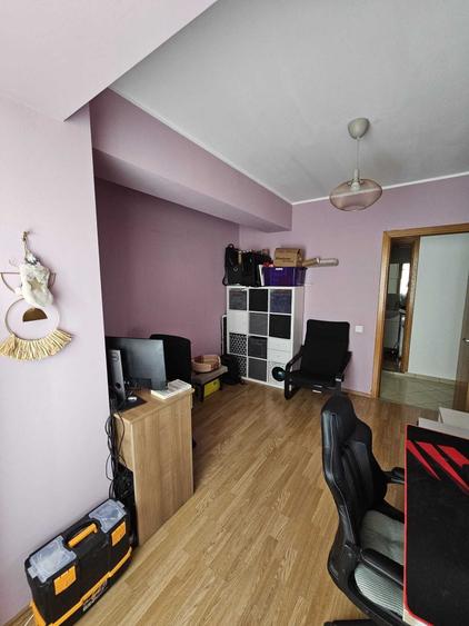 Apartament cu 3 camere decomandat în Titan