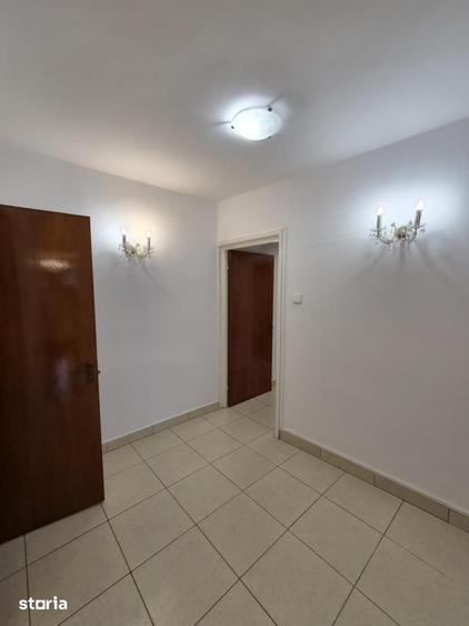 Apartament cu 3 camere în Decebal
