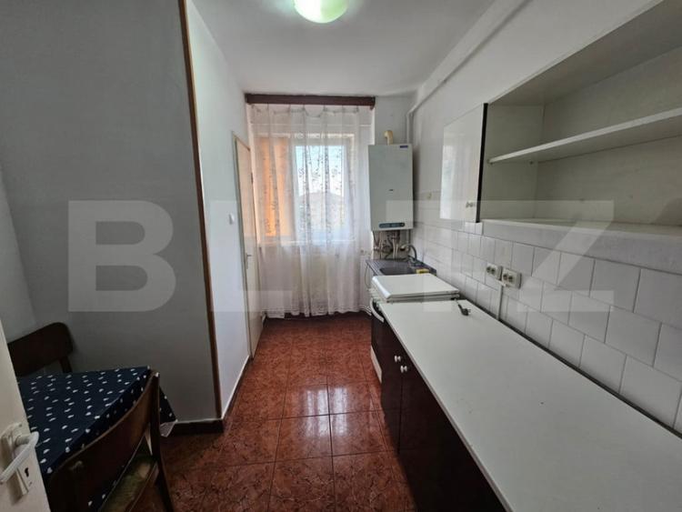 Apartament cu 3 camere decomandat în Cetate