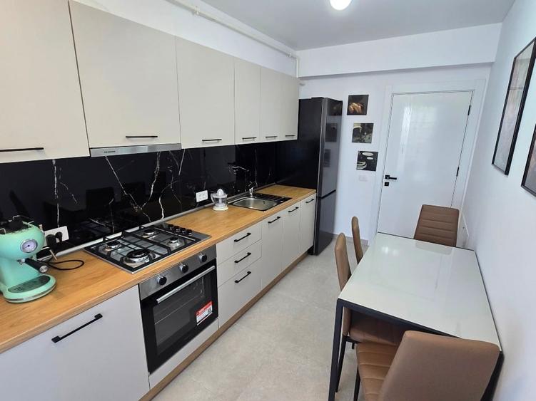 Apartament cu 3 camere decomandat, mobilat în Energia