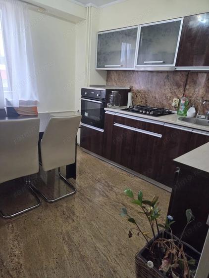 Apartament cu 3 camere decomandat în Spitalul Județean