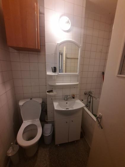 Apartament cu 3 camere semidecomandat în Dărmănești