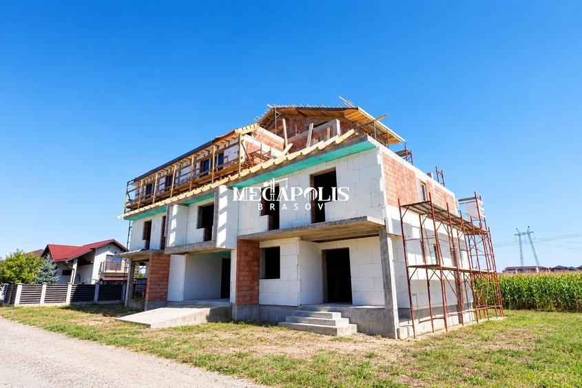 Casă individuală cu 4 camere cu Canalizare în Sânpetru