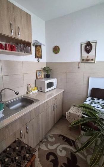 Garsonieră decomandată în Vest