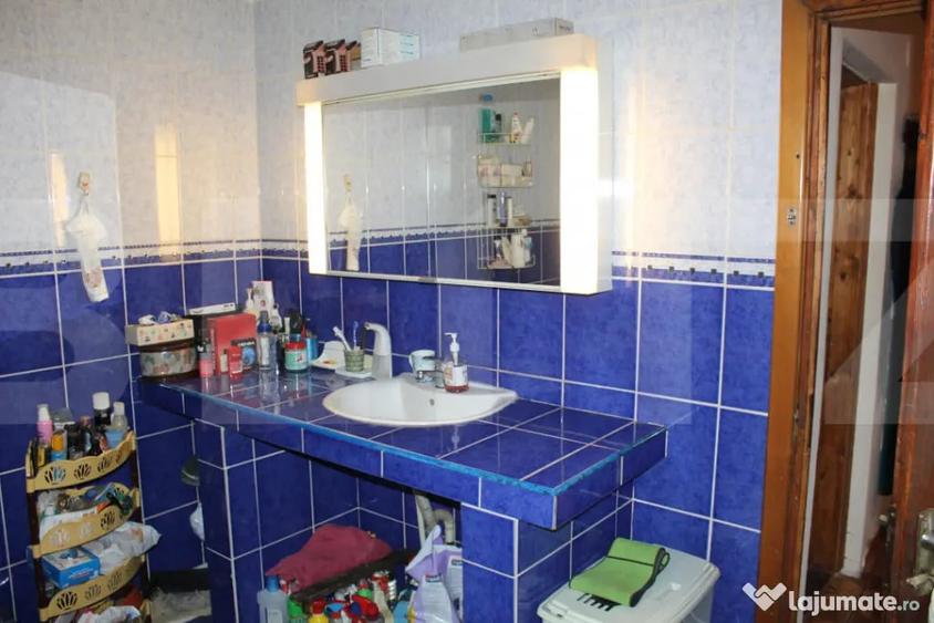 Casă cu 7 camere cu Teren 1580 Mp în Central