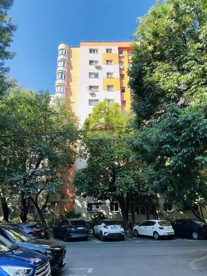 Apartament cu 2 camere decomandat în Teiul Doamnei