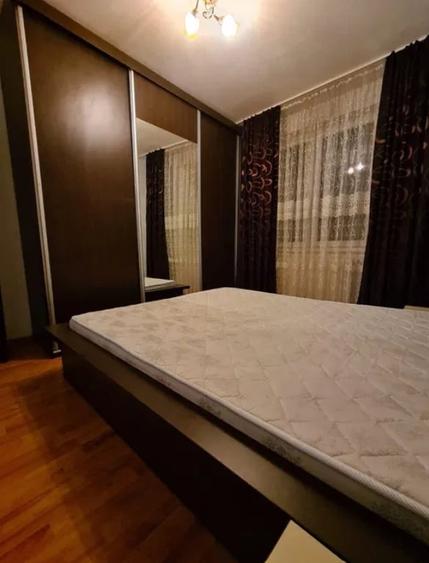 Apartament cu 3 camere semidecomandat, mobilat în Berceni
