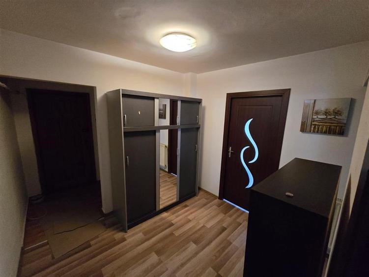 Apartament cu 3 camere decomandat în 9 Mai