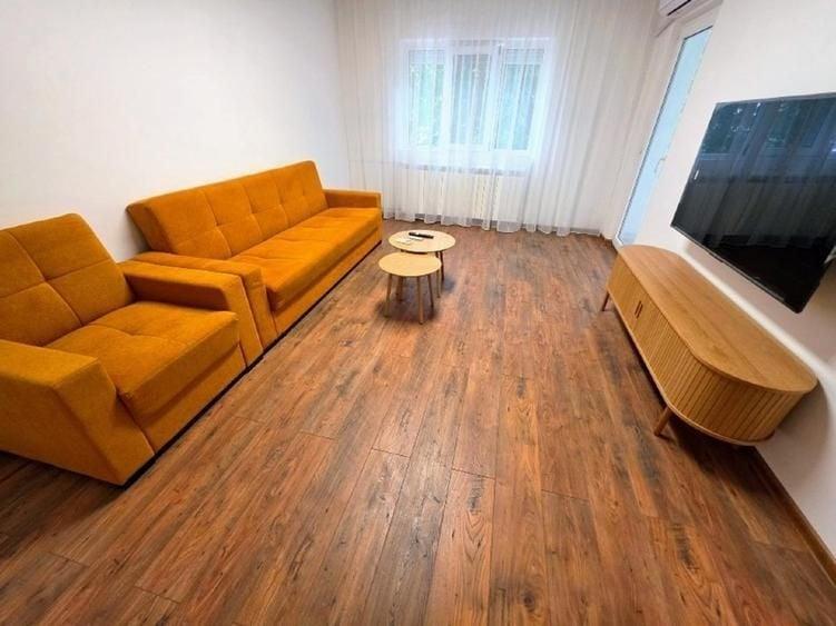 Apartament cu 3 camere semidecomandat, mobilat în Băneasa