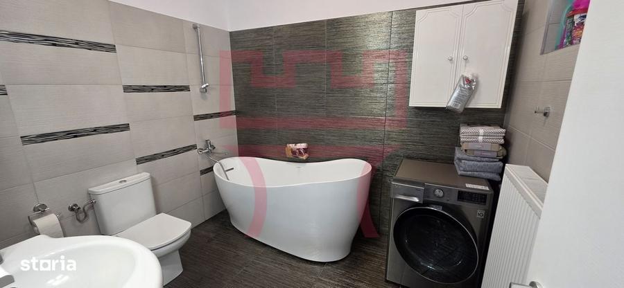 Casă cu 4 camere decomandat în Semicentral
