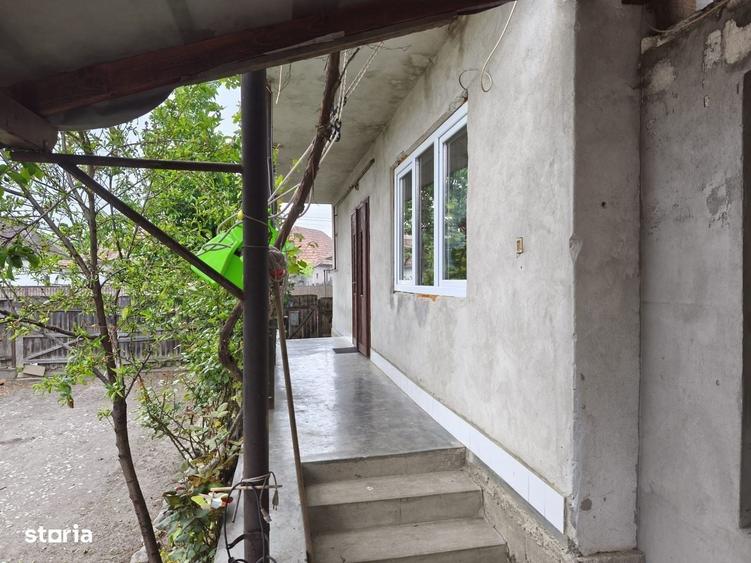 Casă cu 4 camere cu Teren 100 Mp în Central
