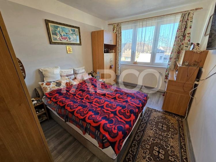 Apartament cu 2 camere semidecomandat, mobilat în Mihai Viteazul