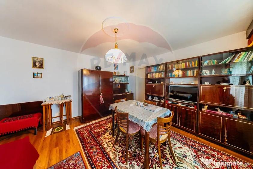 Apartament cu 2 camere semidecomandat, mobilat în Boul Roșu