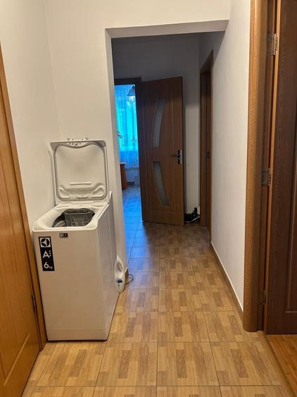 Apartament cu 3 camere decomandat în Valea Ialomiței