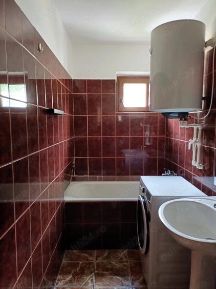 Apartament cu 3 camere semidecomandat, mobilat în Central