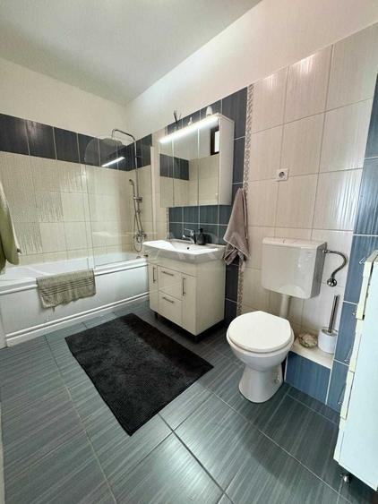 Apartament cu 3 camere semidecomandat, mobilat în Florești