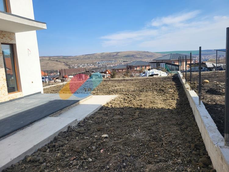 Duplex cu 4 camere cu Canalizare în Chinteni
