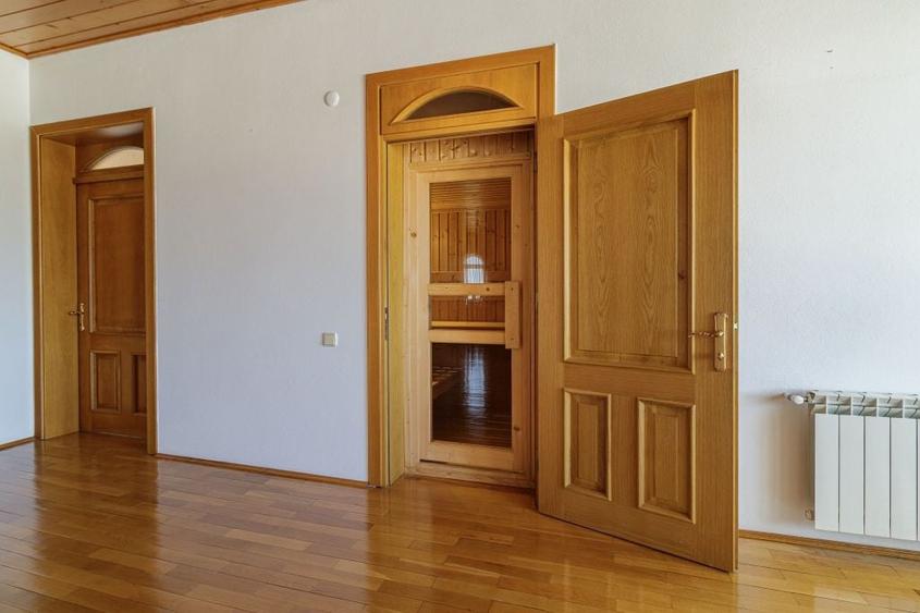 Domeniu privat 5.000 mp, cu re?edin?a de 625 mp ?i pi... - 16