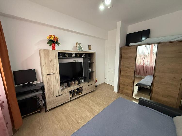 Apartament cu 2 camere decomandat, mobilat în Girocului