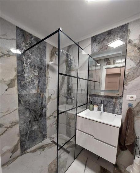 Duplex cu 5 camere cu Canalizare în Aeroport