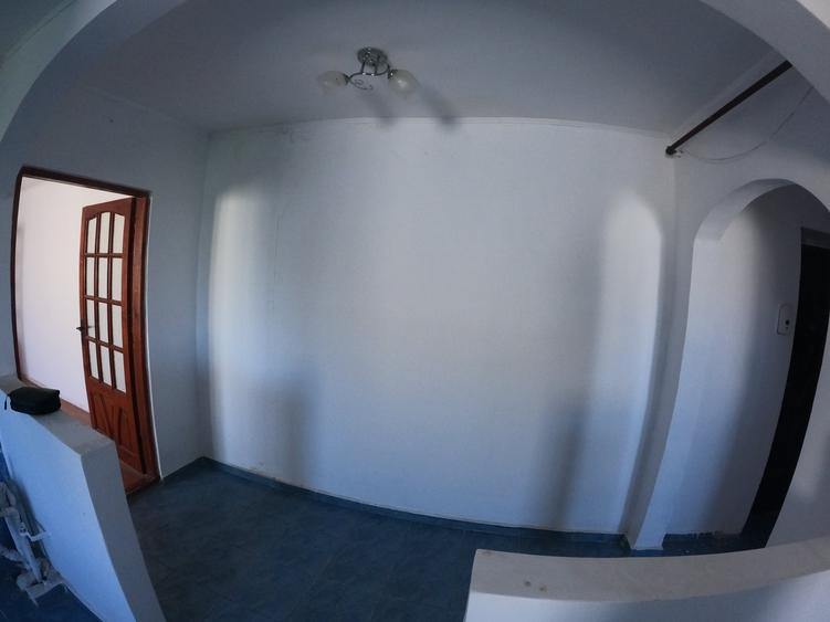 Apartament cu 3 camere semidecomandat în Tineretului