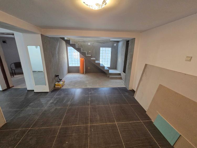 Casă cu 4 camere în Prundu