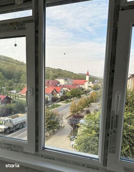 Apartament cu 3 camere decomandat, mobilat în Tomești