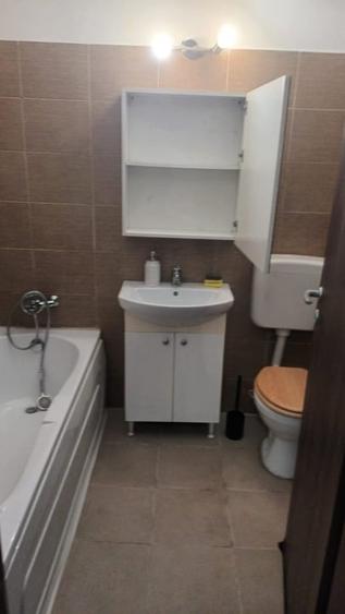 Apartament cu 2 camere decomandat, mobilat în Central